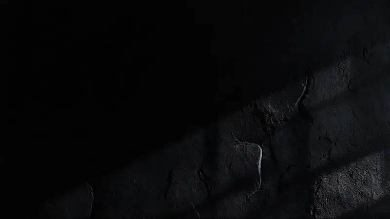 Luces y sombras crean profundidad dramática